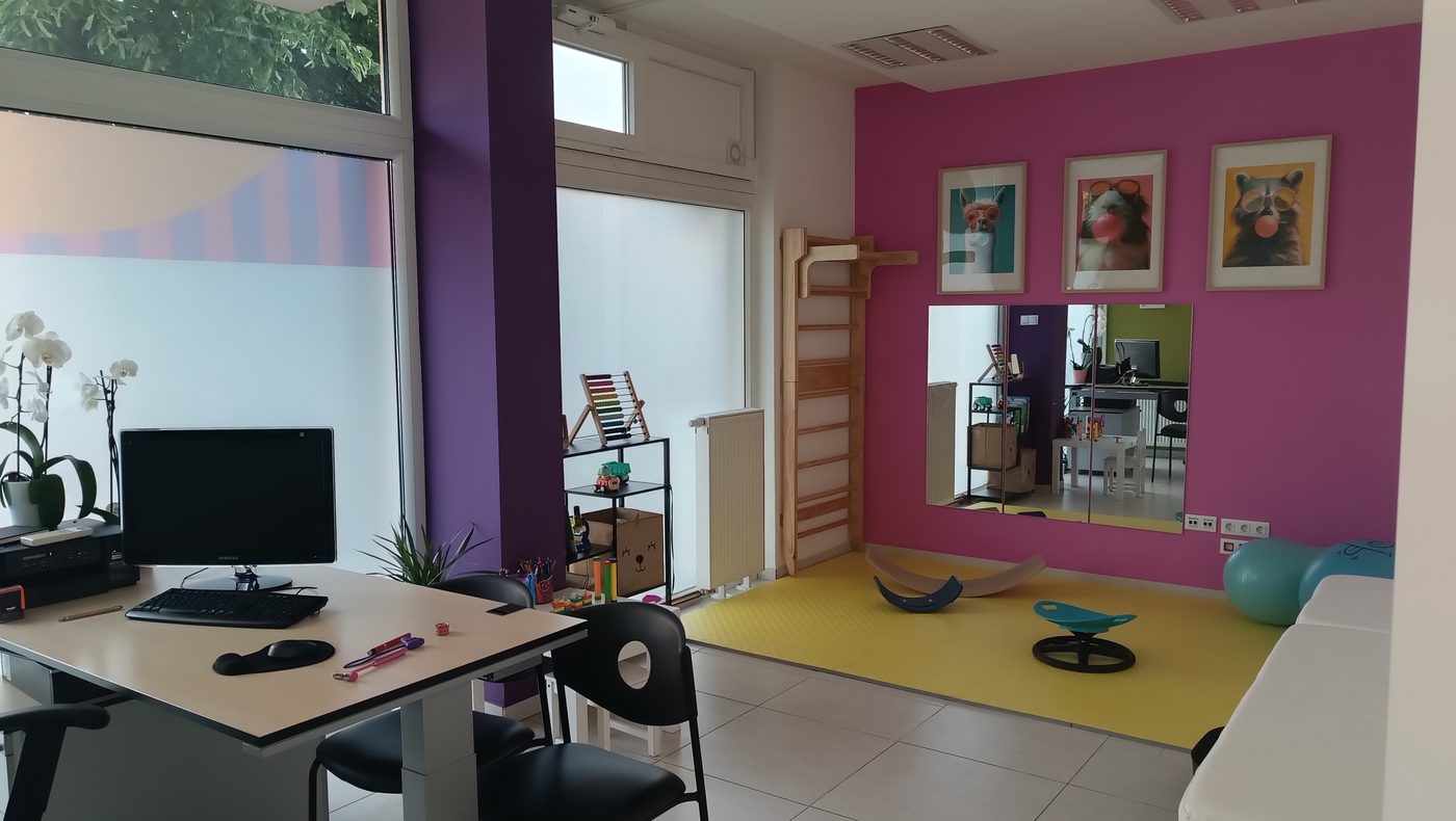 Prva ambulanta s kutkom za igru, švedskim ljestvama i radnim stolom